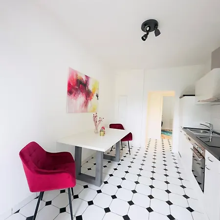 Moebliert-nahe Starlight Express In -wlan-netflix-loggia Oder Terrasse