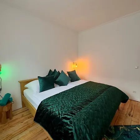 Lägenhet Moebliert-nahe Starlight Express In -wlan-netflix-loggia Oder Terrasse Bochum