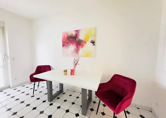 Moebliert-nahe Starlight Express In -wlan-netflix-loggia Oder Terrasse Apartament