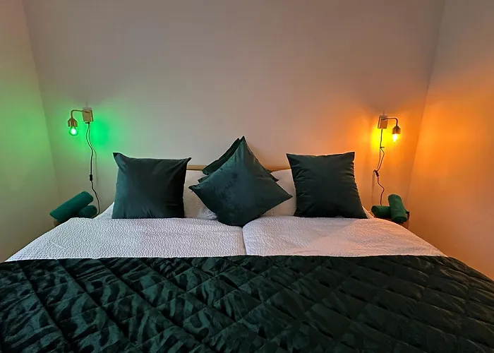 Lejlighed Moebliert-nahe Starlight Express In -wlan-netflix-loggia Oder Terrasse